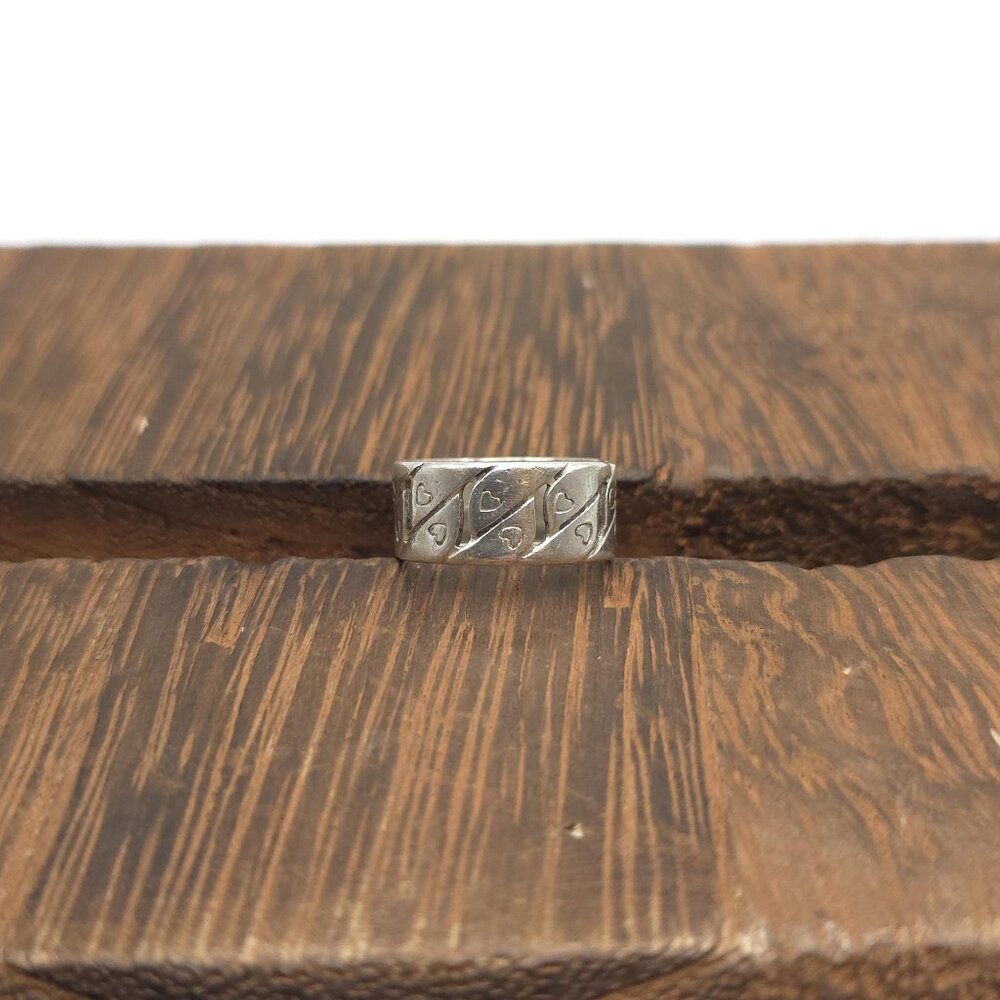 Size 6 Sterling Silver Unique Design Tiny Hearts Ring A1534